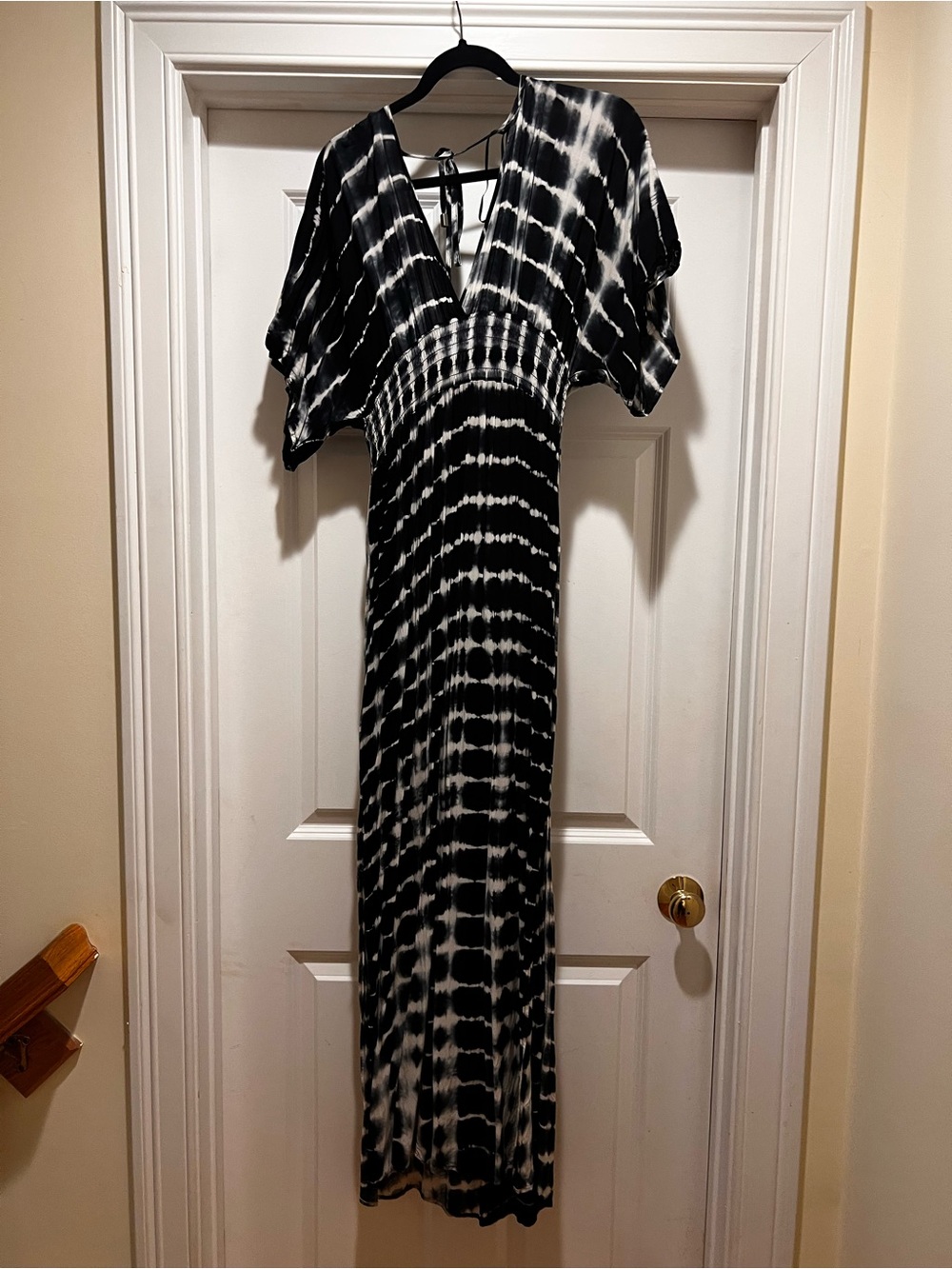 Love stitch Black & White Tie-Dye V-Neck Maxi Dress